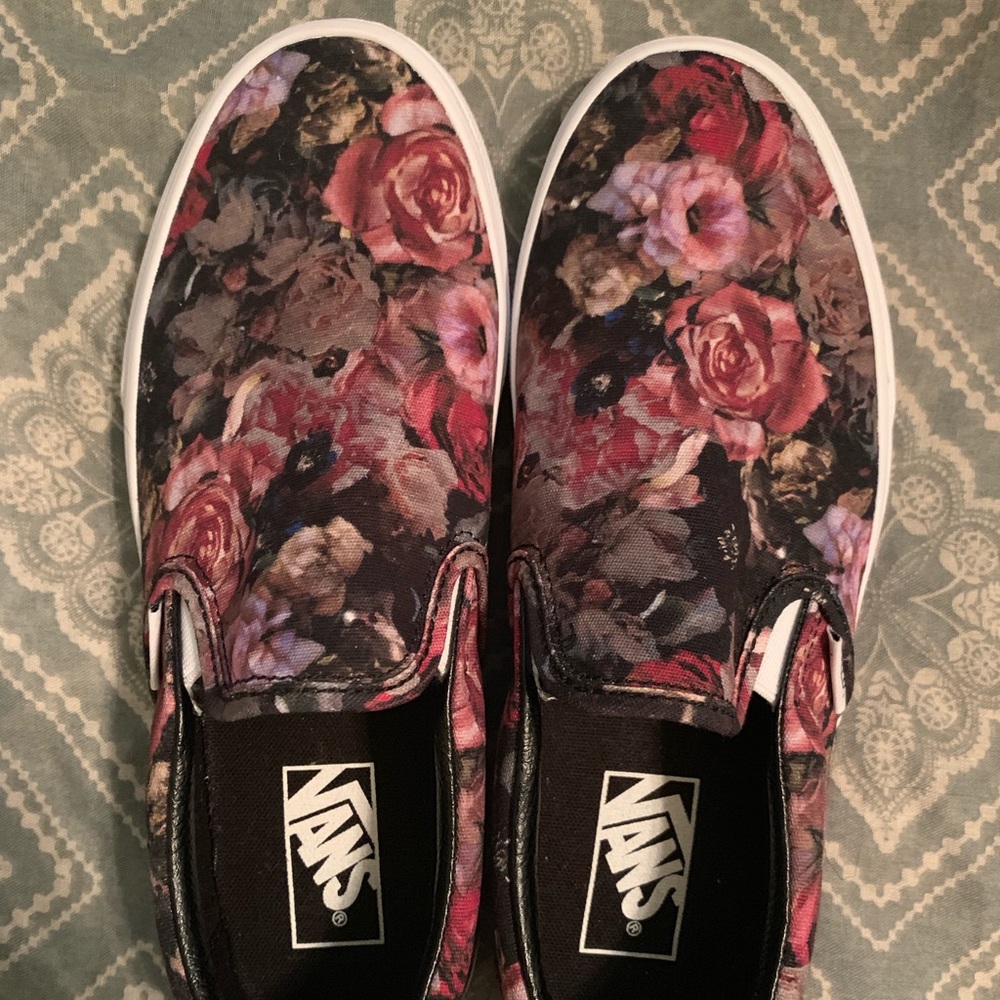 NEVER WORN Vans floral women’s slip-on